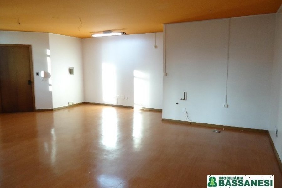Sala com 78m², no bairro Centro em Caxias do Sul para Alugar