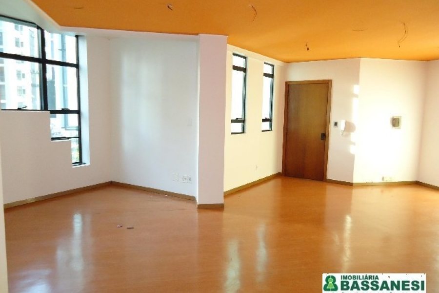 Sala com 78m², no bairro Centro em Caxias do Sul para Alugar