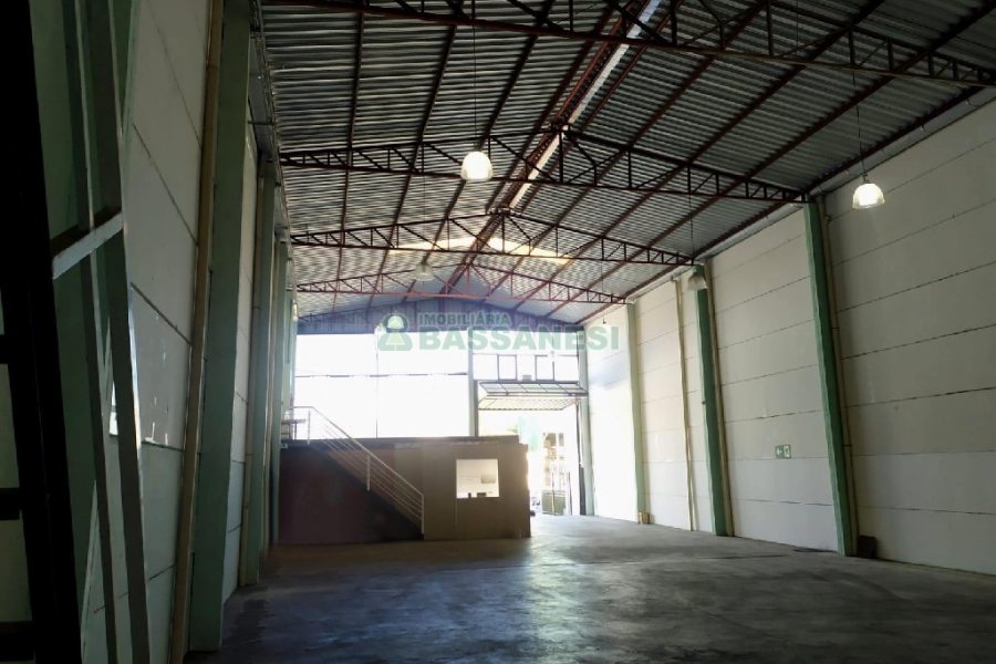 Pavilhão com 490m², no bairro Sanvitto em Caxias do Sul para Alugar