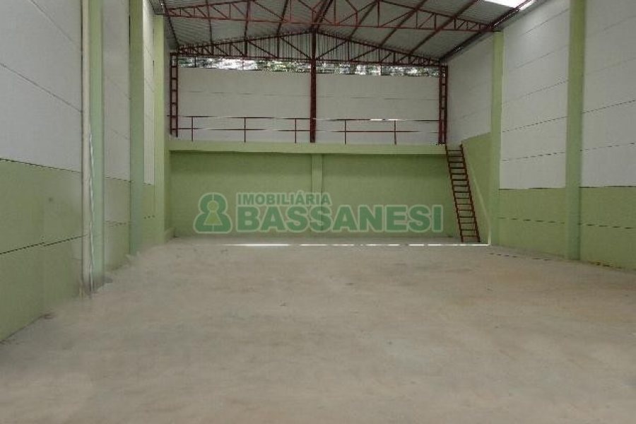 Pavilhão com 490m², no bairro Sanvitto em Caxias do Sul para Alugar