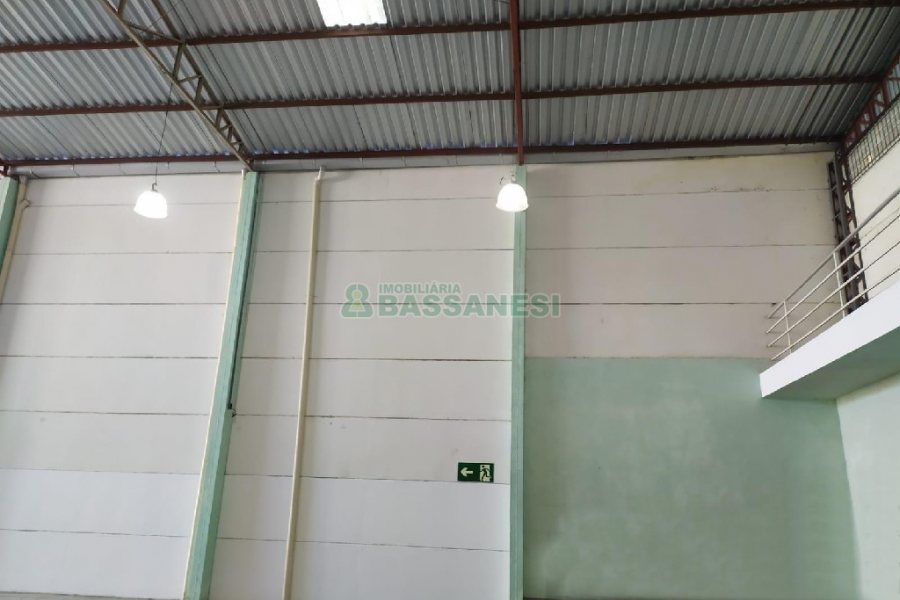 Pavilhão com 490m², no bairro Sanvitto em Caxias do Sul para Alugar
