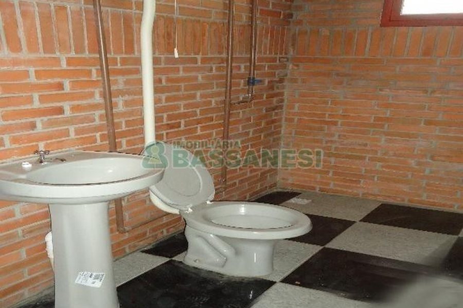 Pavilhão com 490m², no bairro Sanvitto em Caxias do Sul para Alugar