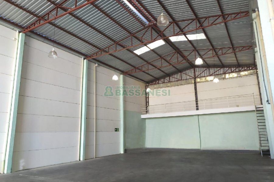Pavilhão com 490m², no bairro Sanvitto em Caxias do Sul para Alugar