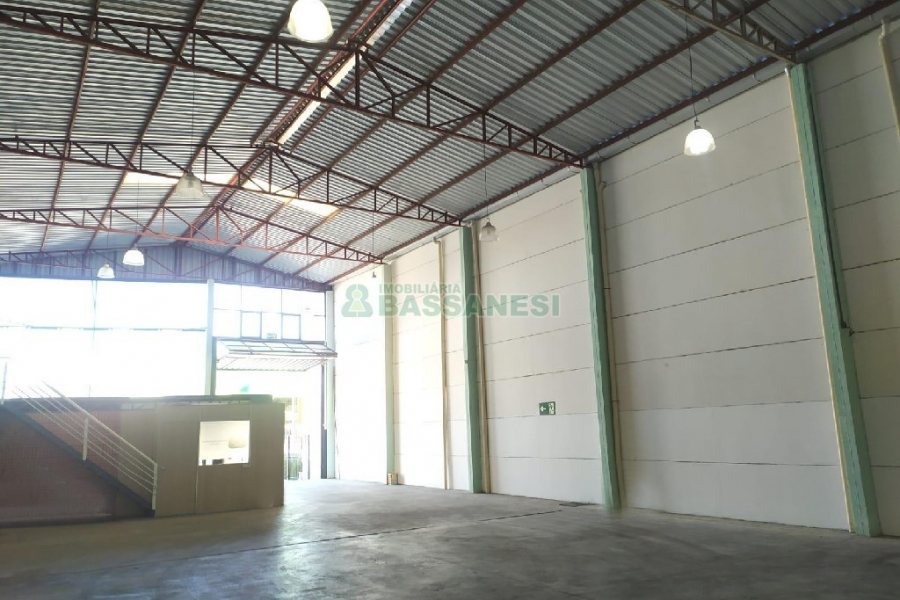 Pavilhão com 490m², no bairro Sanvitto em Caxias do Sul para Alugar