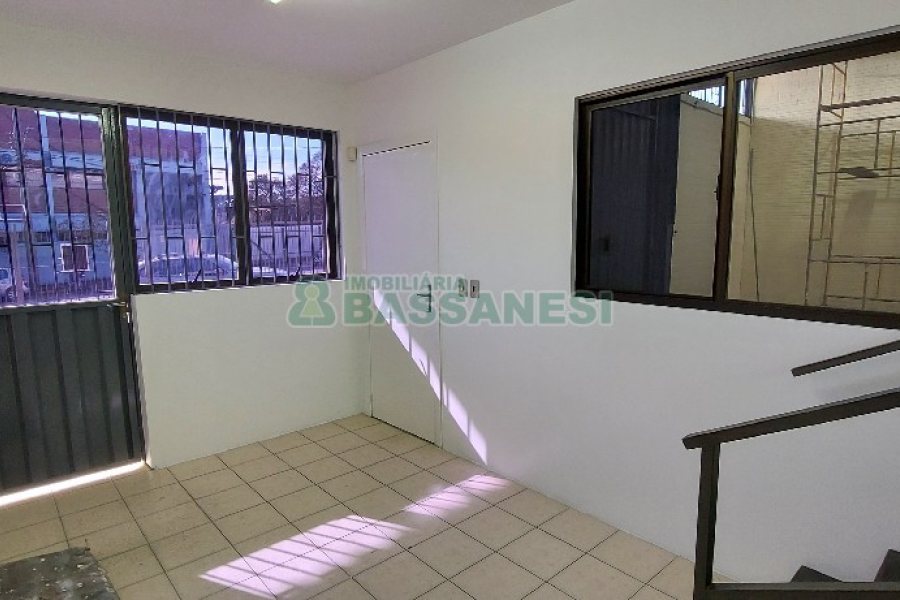 Pavilhão com 817m², no bairro Presidente Vargas em Caxias do Sul para Alugar