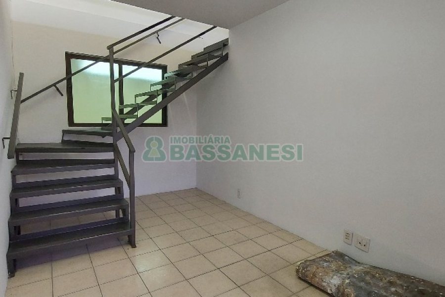 Pavilhão com 817m², no bairro Presidente Vargas em Caxias do Sul para Alugar