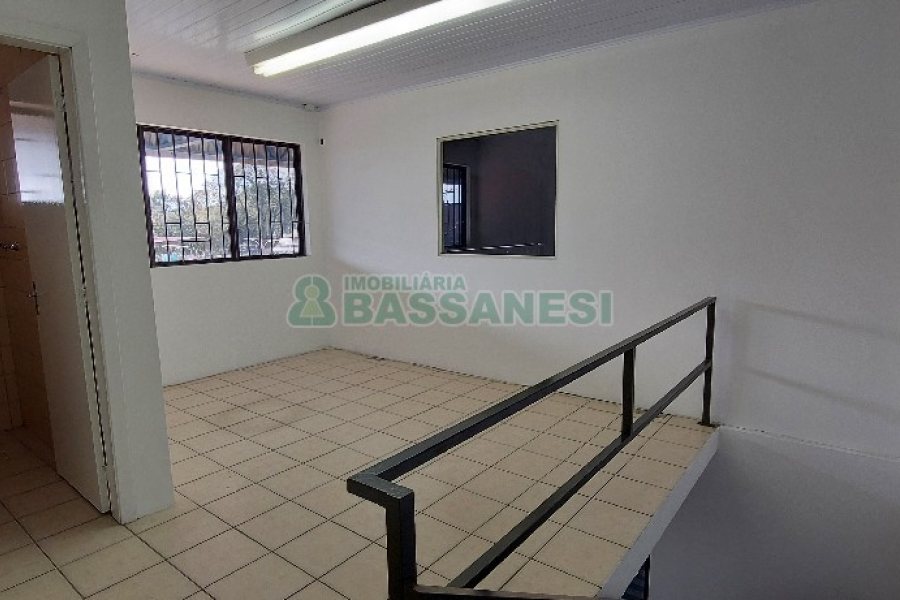 Pavilhão com 817m², no bairro Presidente Vargas em Caxias do Sul para Alugar