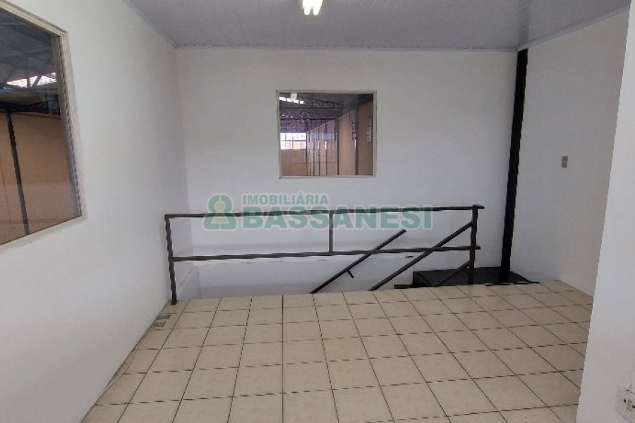 Pavilhão com 817m², no bairro Presidente Vargas em Caxias do Sul para Alugar
