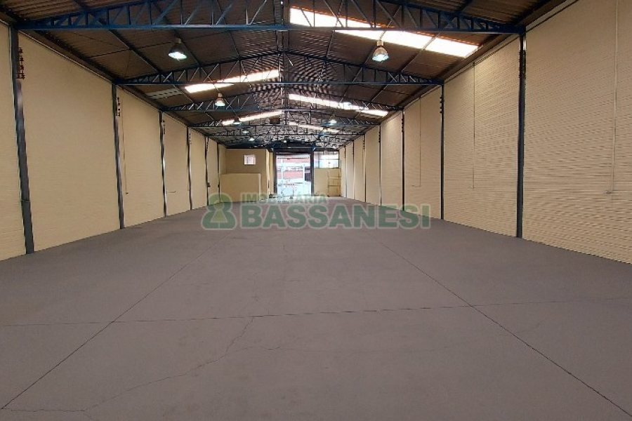 Pavilhão com 817m², no bairro Presidente Vargas em Caxias do Sul para Alugar
