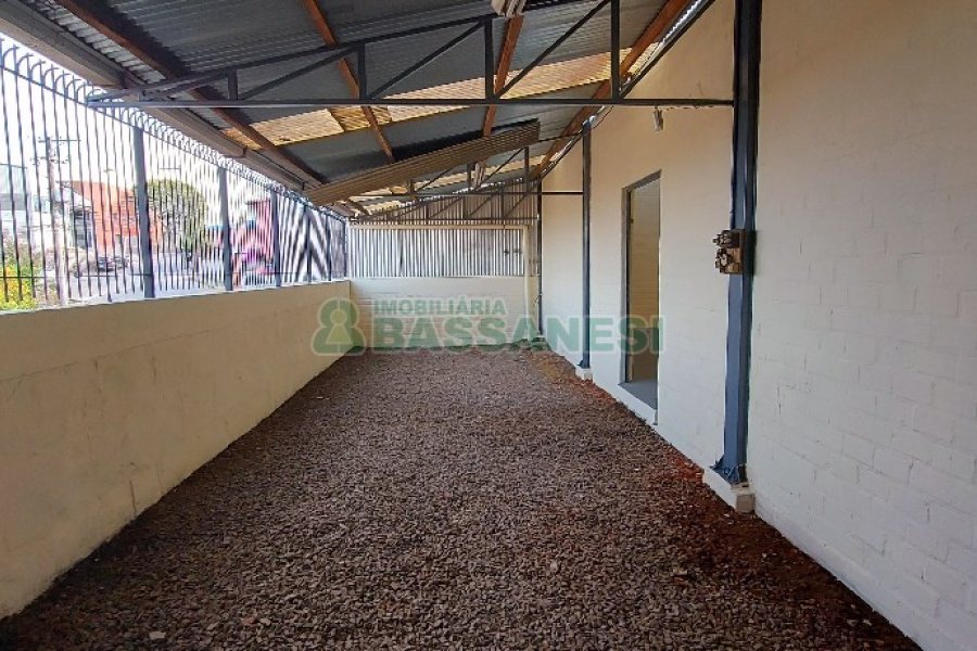 Pavilhão com 817m², no bairro Presidente Vargas em Caxias do Sul para Alugar