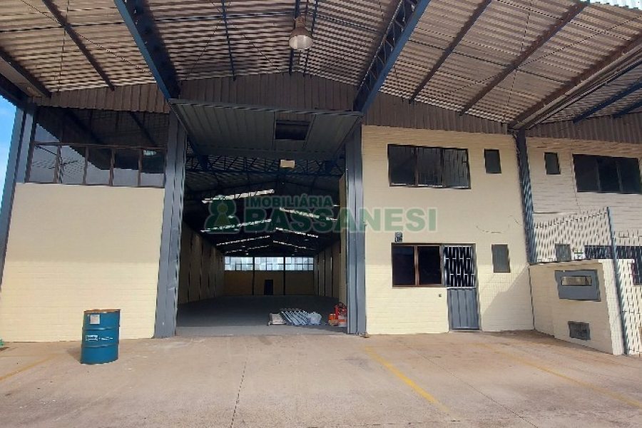 Pavilhão com 817m², no bairro Presidente Vargas em Caxias do Sul para Alugar