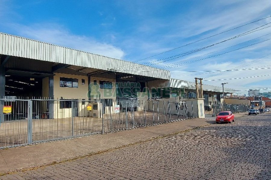 Pavilhão com 817m², no bairro Presidente Vargas em Caxias do Sul para Alugar