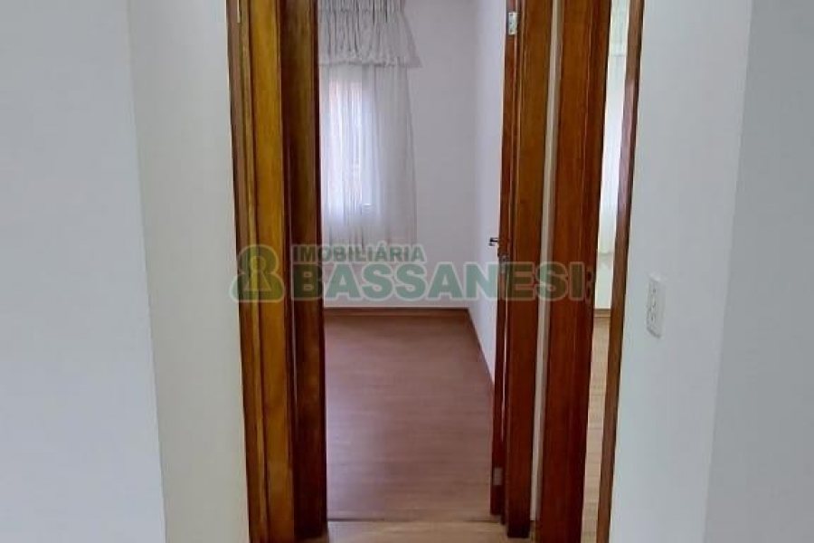 Apartamento com 47m², 2 dormitórios, 1 vaga, no bairro Interlagos em Caxias do Sul para Comprar