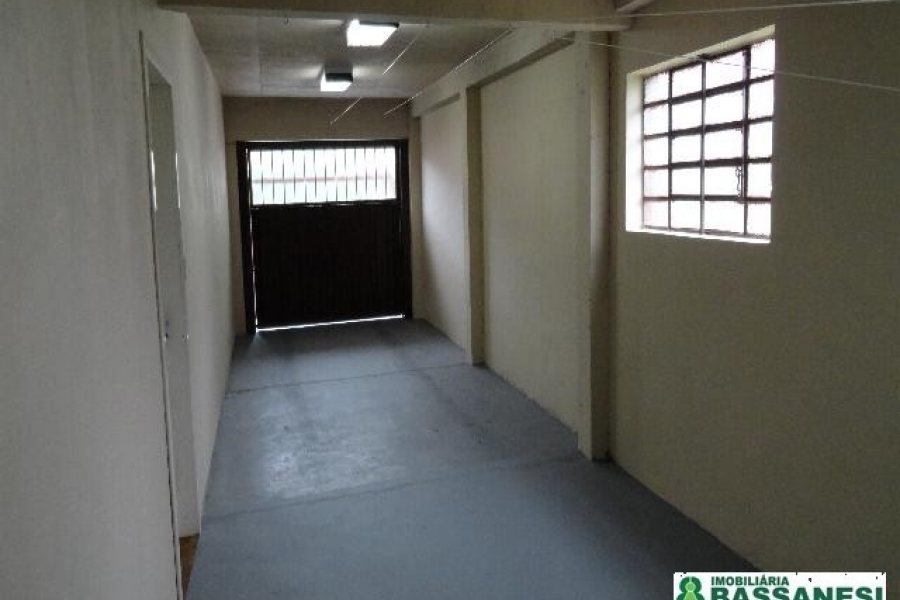 Casa Mobiliada com 250m², 3 dormitórios, 2 vagas, no bairro Medianeira em Caxias do Sul para Alugar
