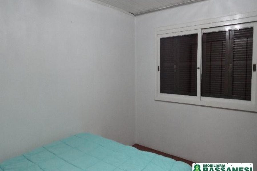 Casa Mobiliada com 250m², 3 dormitórios, 2 vagas, no bairro Medianeira em Caxias do Sul para Alugar