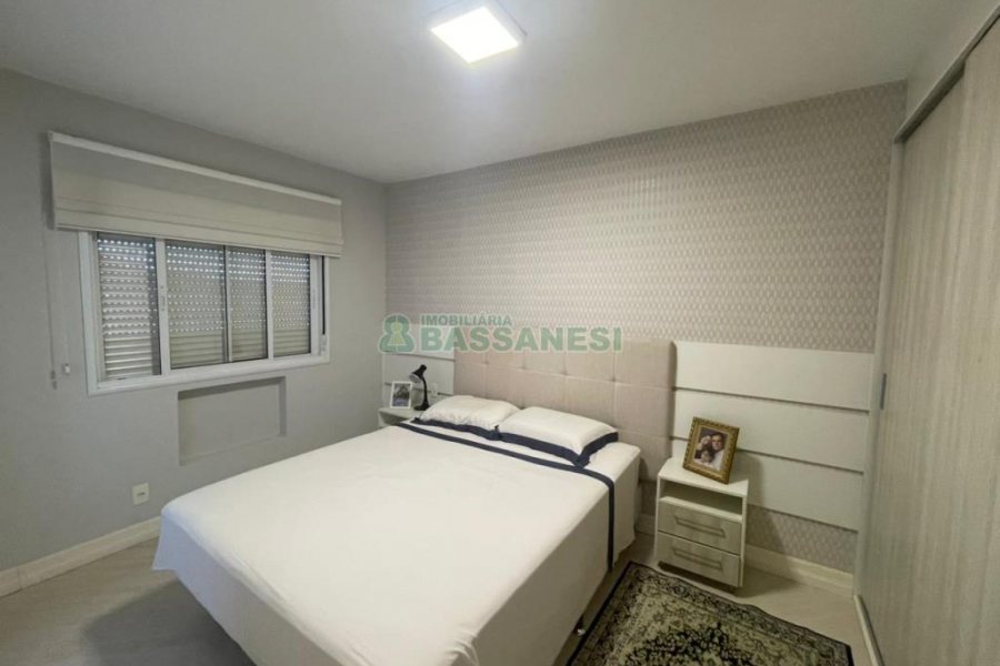 Apartamento com 71m², 3 dormitórios, 2 vagas, no bairro Santa Catarina em Caxias do Sul para Comprar