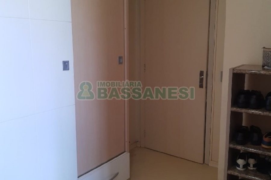 Apartamento com 74m², 2 dormitórios, 1 vaga, no bairro Medianeira em Caxias do Sul para Comprar