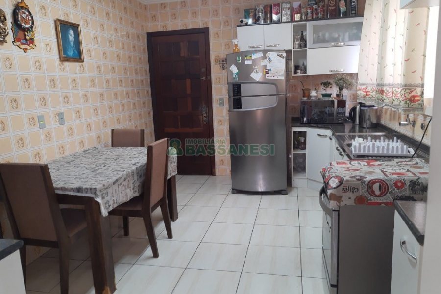 Apartamento com 74m², 2 dormitórios, 1 vaga, no bairro Medianeira em Caxias do Sul para Comprar
