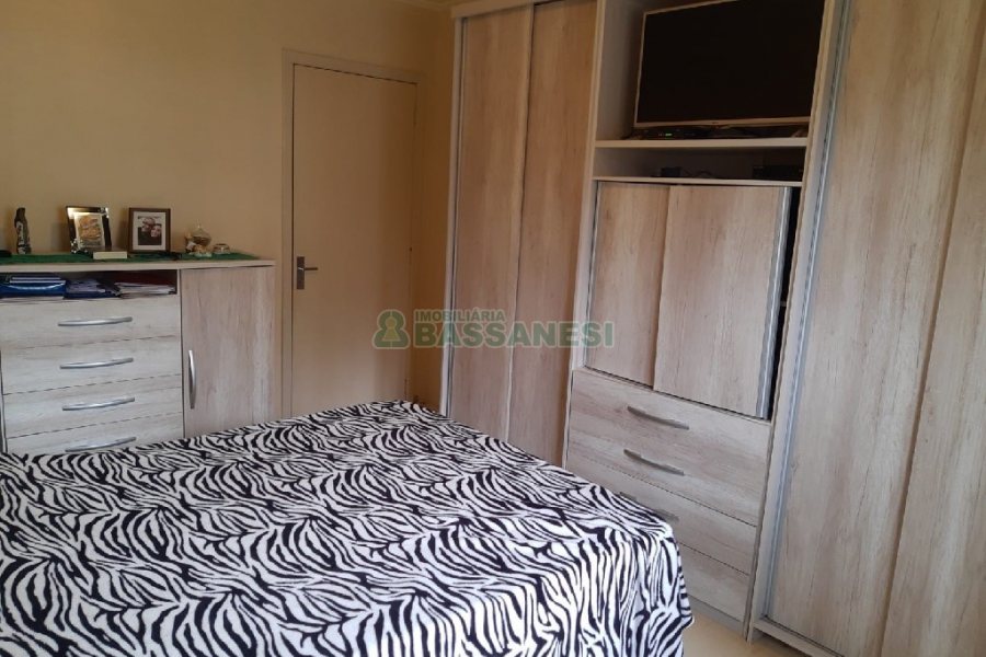 Apartamento com 74m², 2 dormitórios, 1 vaga, no bairro Medianeira em Caxias do Sul para Comprar