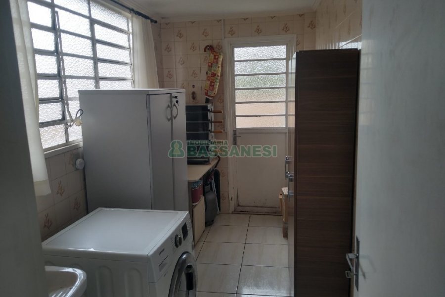 Apartamento com 74m², 2 dormitórios, 1 vaga, no bairro Medianeira em Caxias do Sul para Comprar