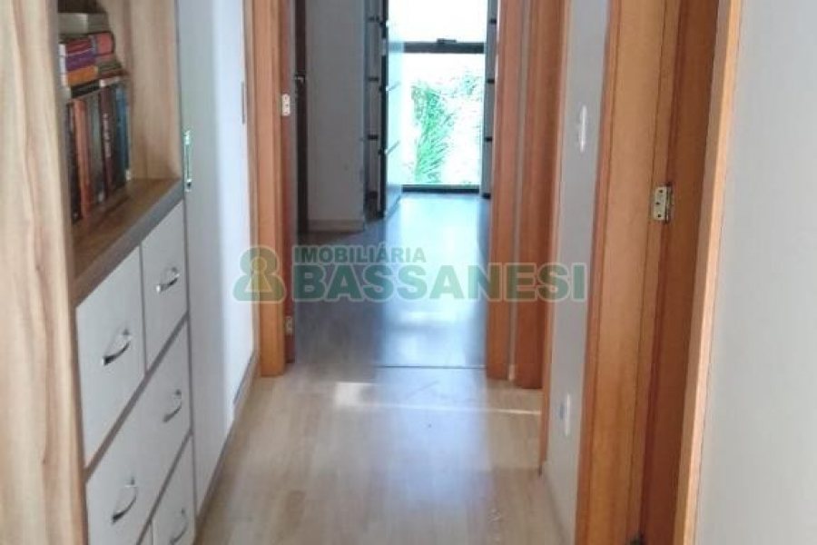 Apartamento com 88m², 2 dormitórios, 2 vagas, no bairro Sagrada Família em Caxias do Sul para Alugar