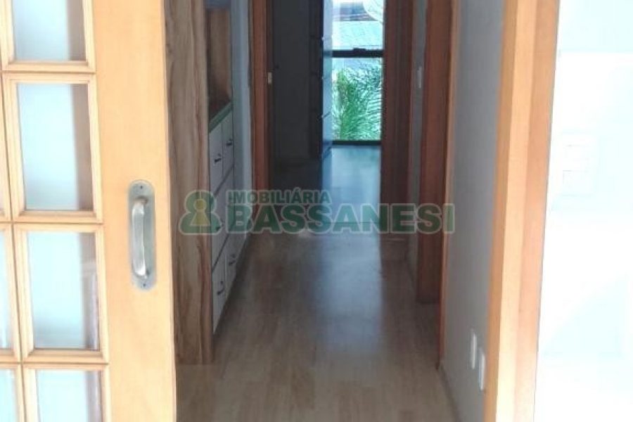 Apartamento com 88m², 2 dormitórios, 2 vagas, no bairro Sagrada Família em Caxias do Sul para Alugar