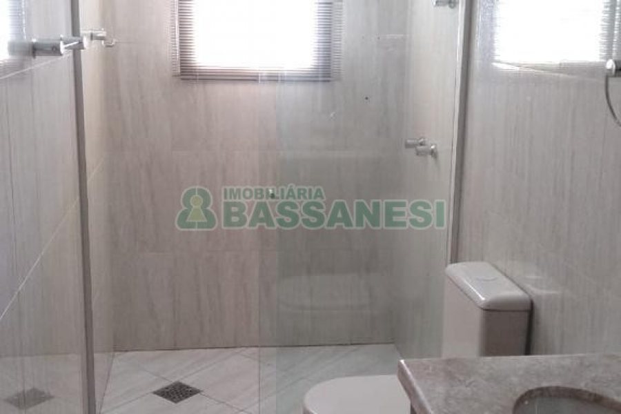 Apartamento com 88m², 2 dormitórios, 2 vagas, no bairro Sagrada Família em Caxias do Sul para Alugar