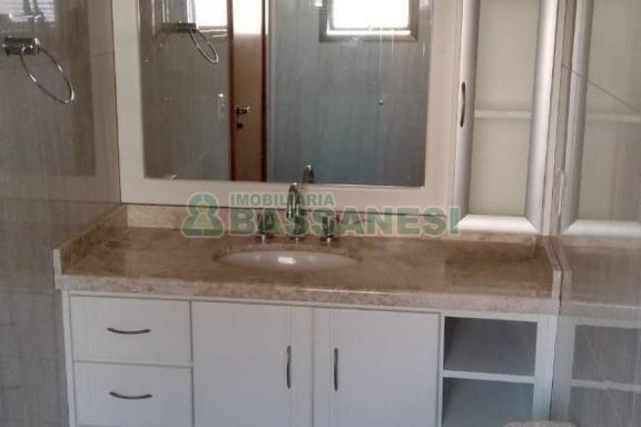 Apartamento com 88m², 2 dormitórios, 2 vagas, no bairro Sagrada Família em Caxias do Sul para Alugar