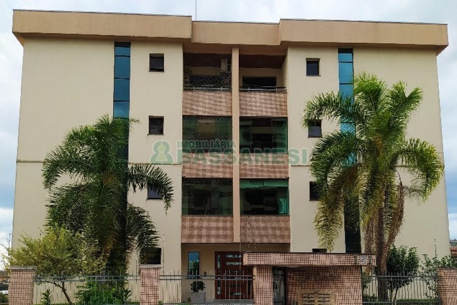 Apartamento com 88m², 2 dormitórios, 2 vagas, no bairro Sagrada Família em Caxias do Sul para Alugar