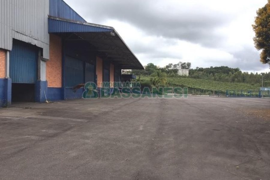 Pavilhão com 6000m², no bairro Nossa Senhora das Graças em Caxias do Sul para Alugar