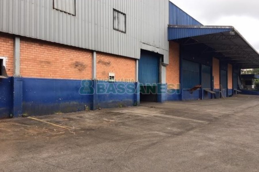 Pavilhão com 6000m², no bairro Nossa Senhora das Graças em Caxias do Sul para Alugar