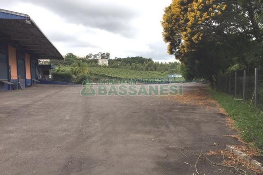 Pavilhão com 6000m², no bairro Nossa Senhora das Graças em Caxias do Sul para Alugar