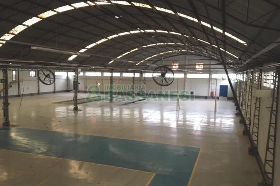 Pavilhão com 6000m², no bairro Nossa Senhora das Graças em Caxias do Sul para Alugar
