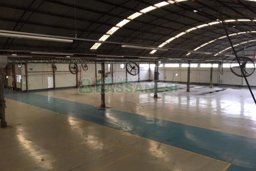 Pavilhão com 6000m², no bairro Nossa Senhora das Graças em Caxias do Sul para Alugar