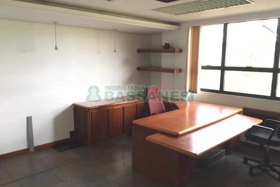 Pavilhão com 6000m², no bairro Nossa Senhora das Graças em Caxias do Sul para Alugar