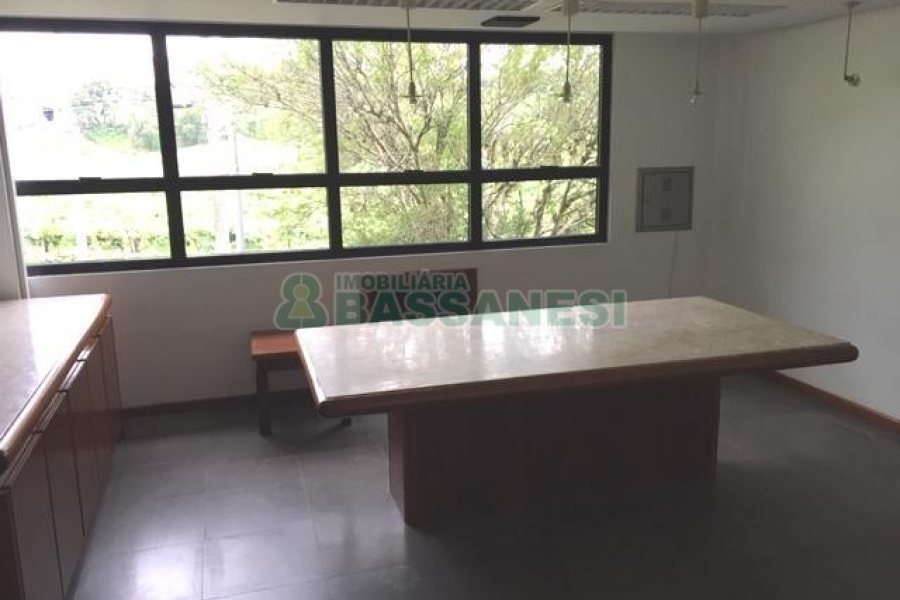 Pavilhão com 6000m², no bairro Nossa Senhora das Graças em Caxias do Sul para Alugar