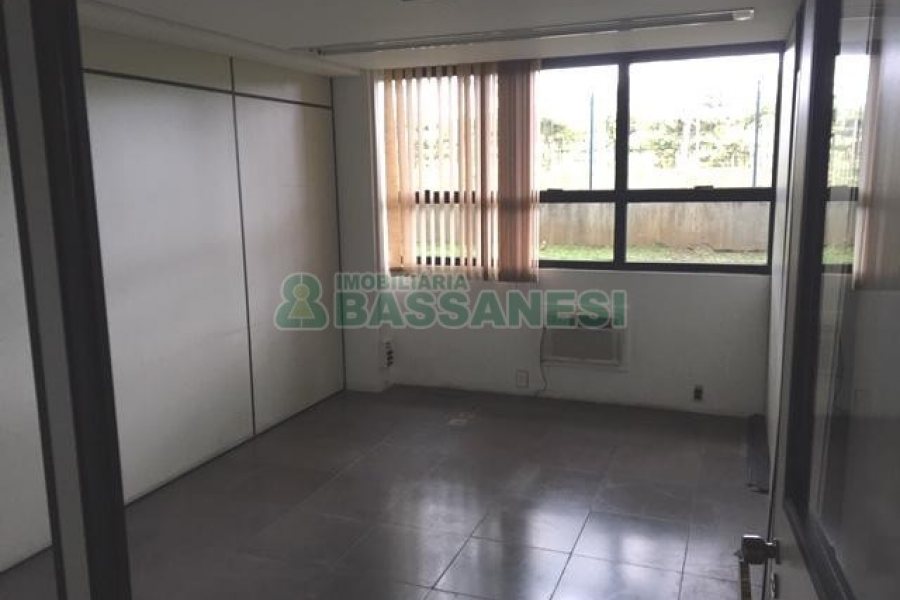 Pavilhão com 6000m², no bairro Nossa Senhora das Graças em Caxias do Sul para Alugar