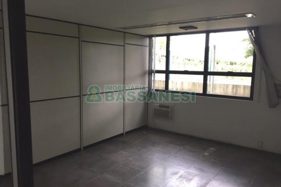 Pavilhão com 6000m², no bairro Nossa Senhora das Graças em Caxias do Sul para Alugar