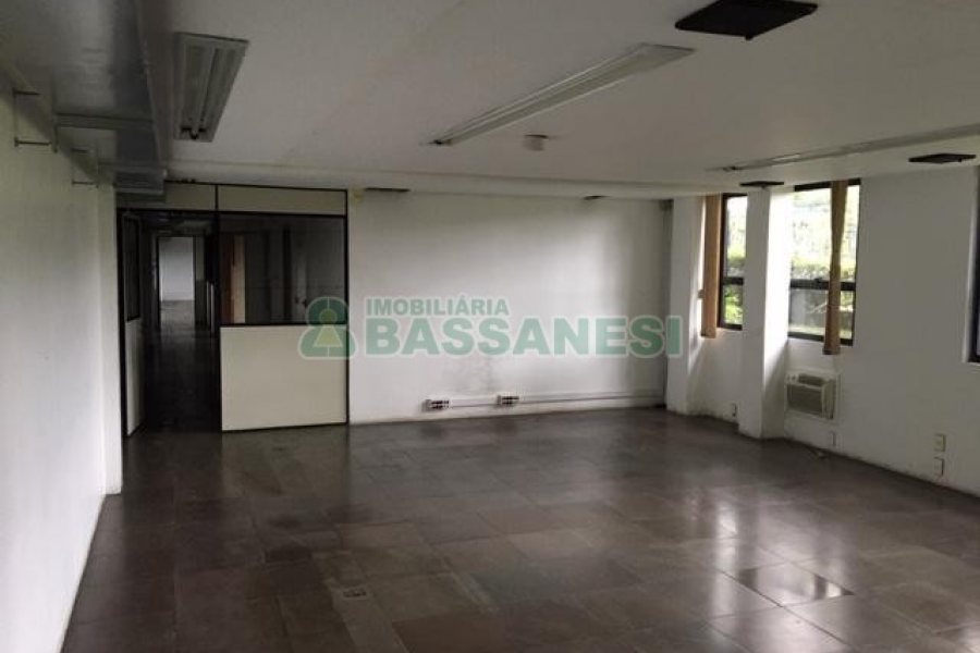 Pavilhão com 6000m², no bairro Nossa Senhora das Graças em Caxias do Sul para Alugar