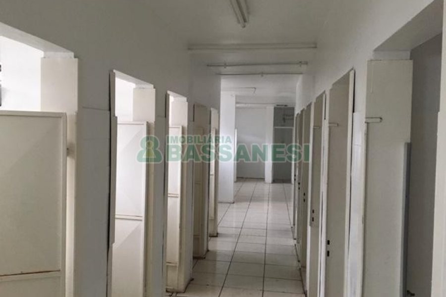 Pavilhão com 6000m², no bairro Nossa Senhora das Graças em Caxias do Sul para Alugar