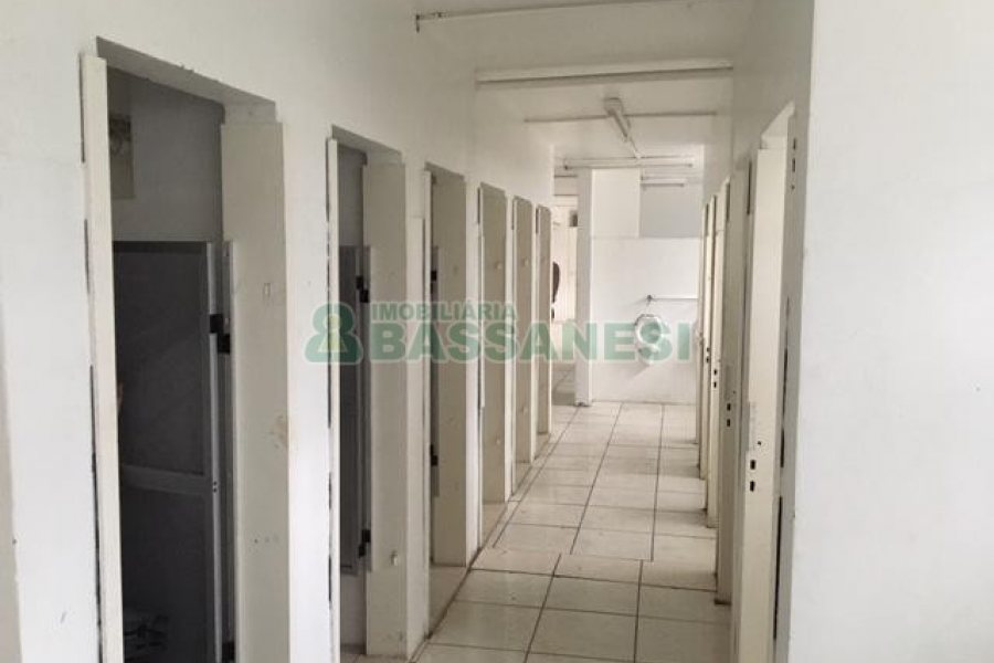 Pavilhão com 6000m², no bairro Nossa Senhora das Graças em Caxias do Sul para Alugar