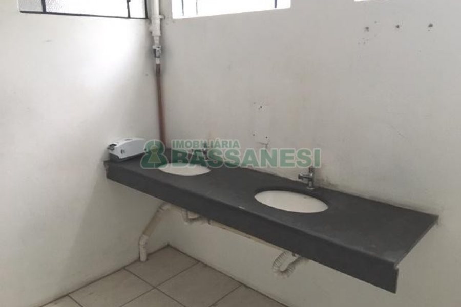 Pavilhão com 6000m², no bairro Nossa Senhora das Graças em Caxias do Sul para Alugar