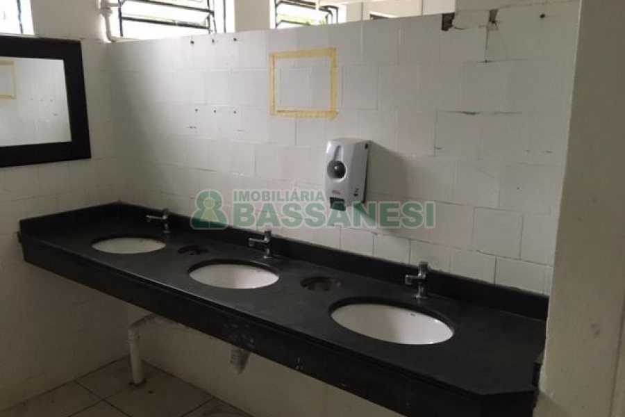 Pavilhão com 6000m², no bairro Nossa Senhora das Graças em Caxias do Sul para Alugar