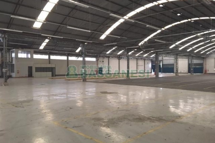 Pavilhão com 6000m², no bairro Nossa Senhora das Graças em Caxias do Sul para Alugar