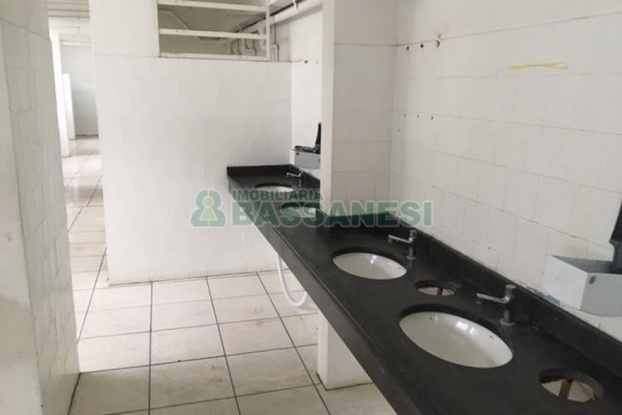 Pavilhão com 6000m², no bairro Nossa Senhora das Graças em Caxias do Sul para Alugar