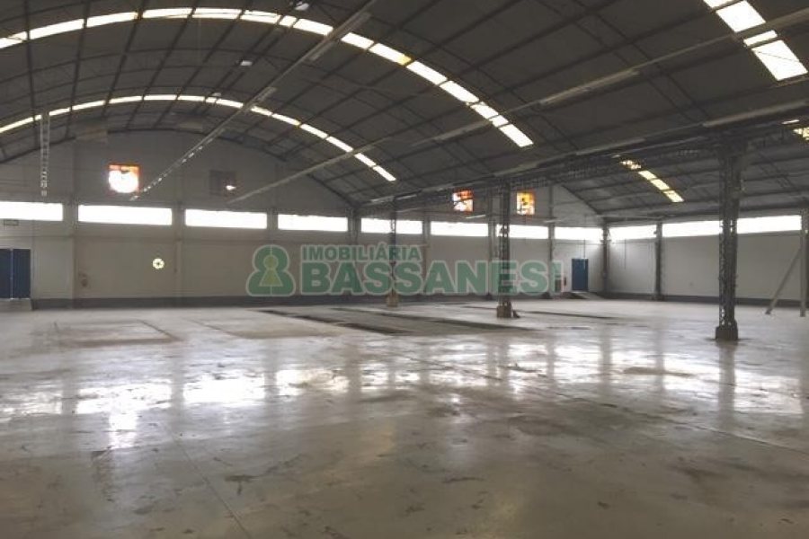 Pavilhão com 6000m², no bairro Nossa Senhora das Graças em Caxias do Sul para Alugar
