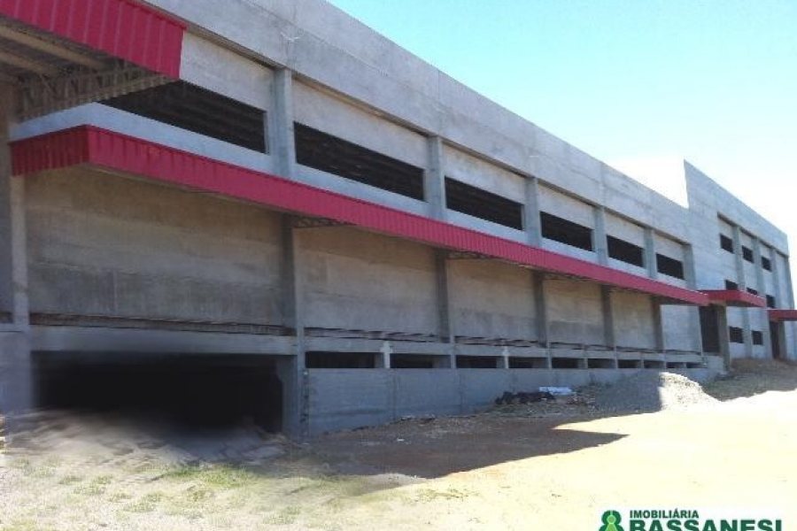 Pavilhão com 5751m², no bairro Santa Fé em Caxias do Sul para Alugar