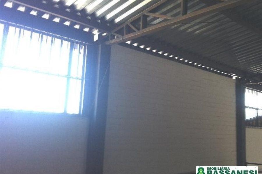 Pavilhão com 5751m², no bairro Santa Fé em Caxias do Sul para Alugar