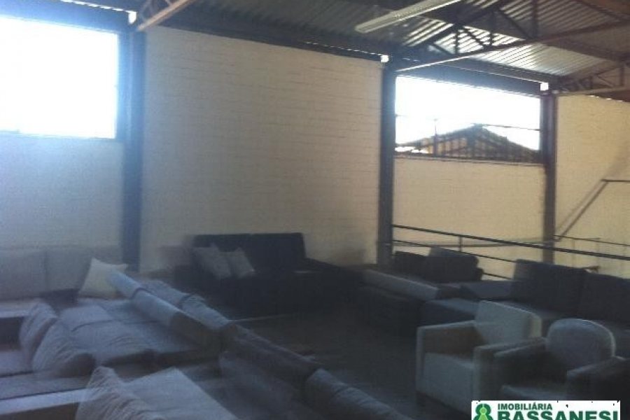 Pavilhão com 5751m², no bairro Santa Fé em Caxias do Sul para Alugar