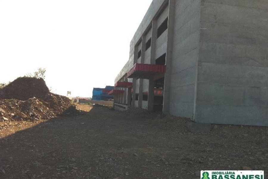 Pavilhão com 5751m², no bairro Santa Fé em Caxias do Sul para Alugar